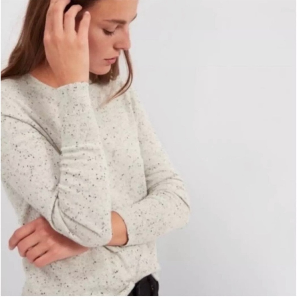 Everlane | The Cashmere Crew Sweater in Speckled Gray
